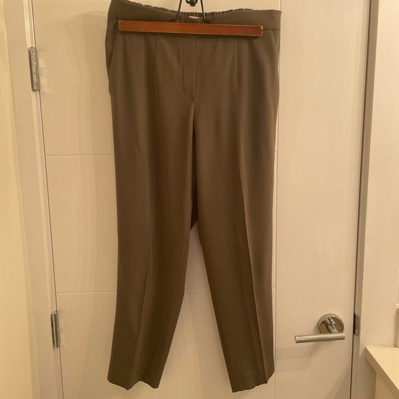 Aritzia Babaton Cropped Cohen pant- size 8. Worn a few times. Army green - Picture 2 of 9